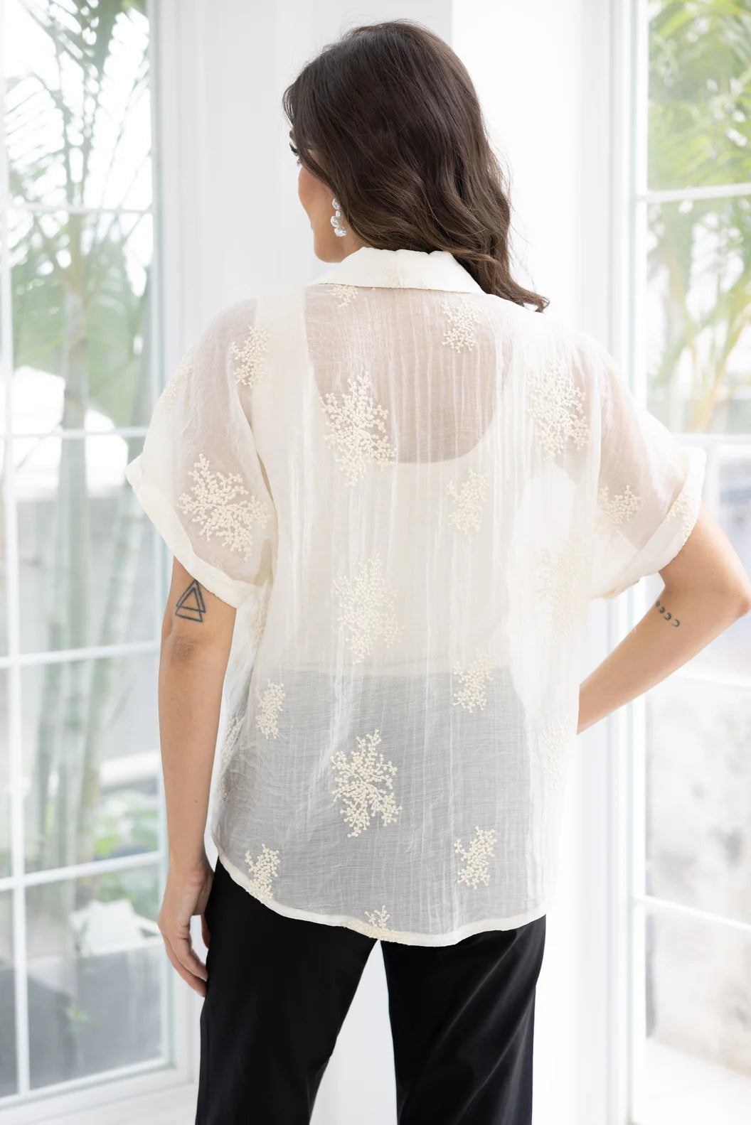 Blouse Veiled Branch – Broderies délicates et légèreté