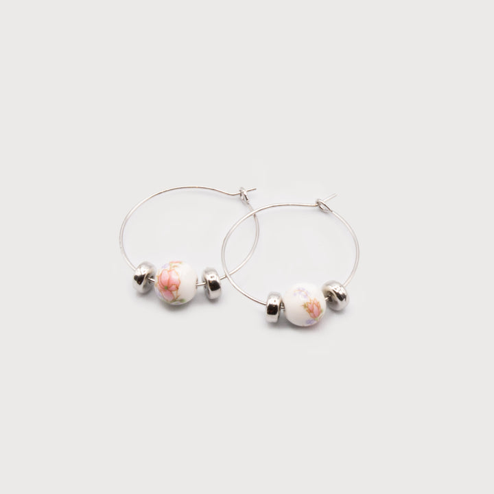 Boucles d'oreilles en anneaux avec détails en céramique