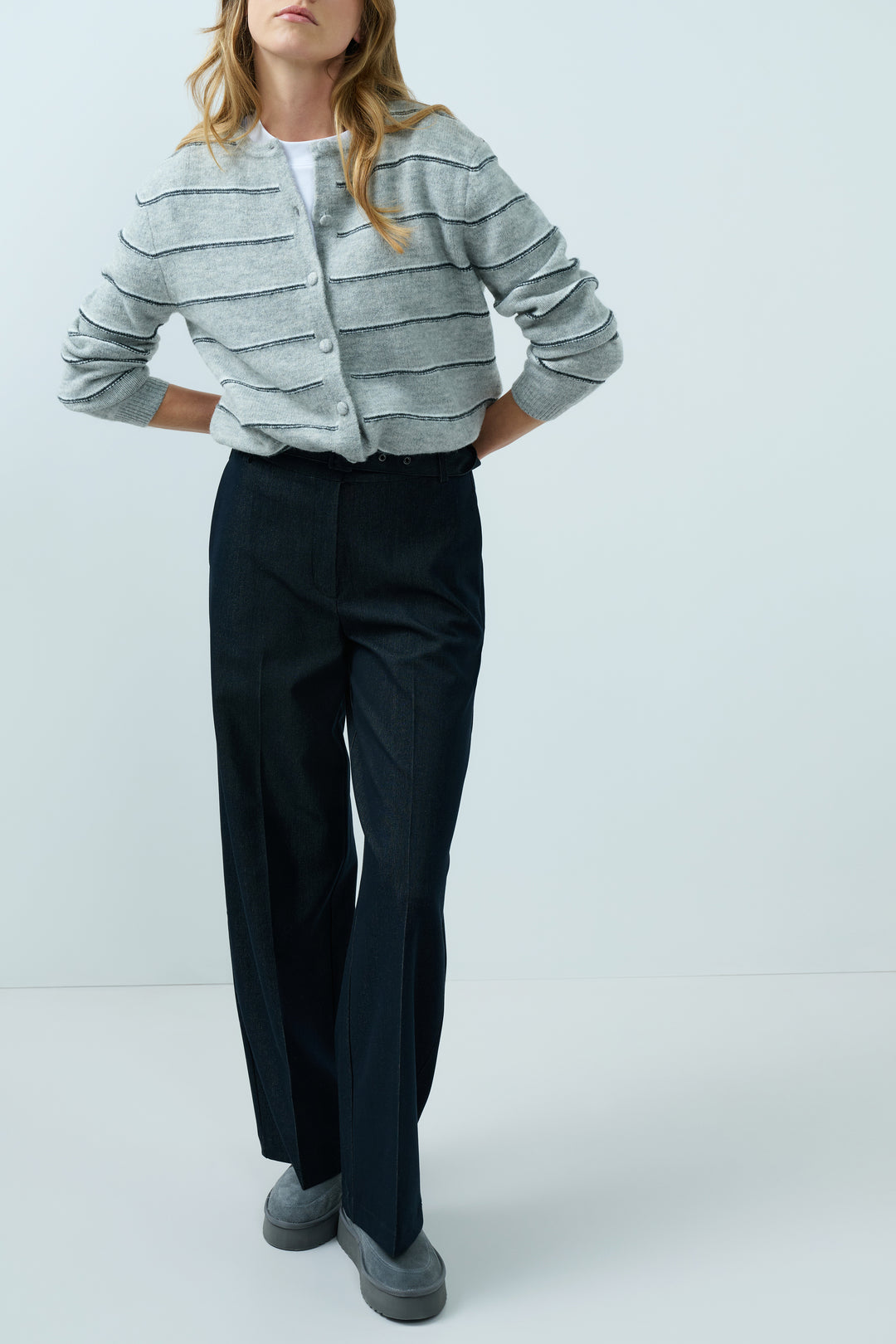Gilet tricoté à rayures et lien de serrage - Coupe classique équilibrée