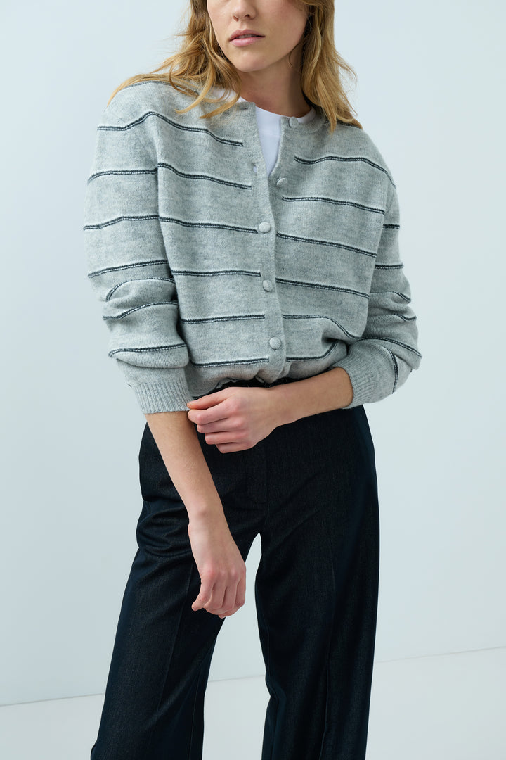 Gilet tricoté à rayures et lien de serrage - Coupe classique équilibrée