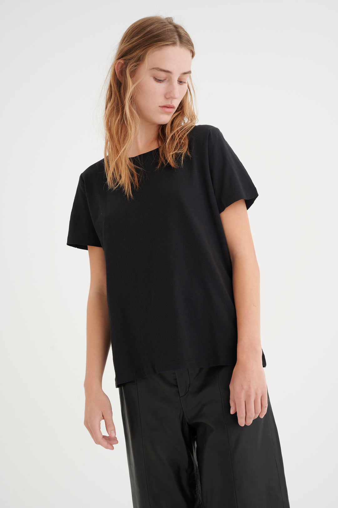 T-shirt à coupe droite Alma - En coton et modal avec encolure ronde et manches courtes