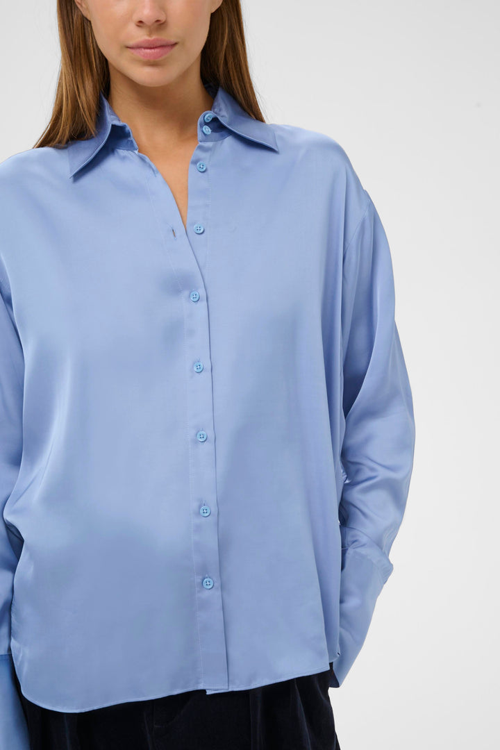 Chemise en satin avec ourlets aux poignets Pauline