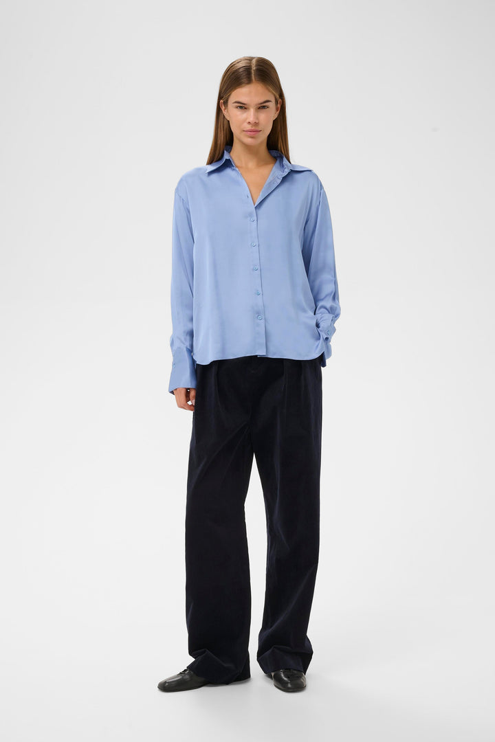 Chemise en satin avec ourlets aux poignets Pauline