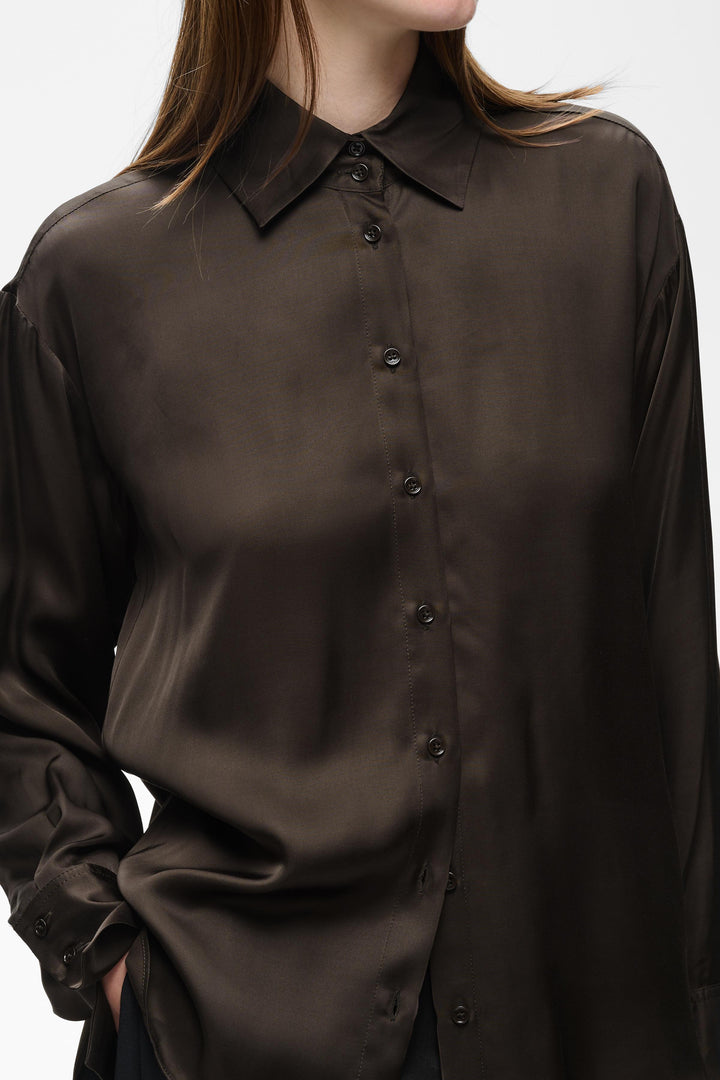 Chemise en satin Pauline - Avec ourlets aux poignets