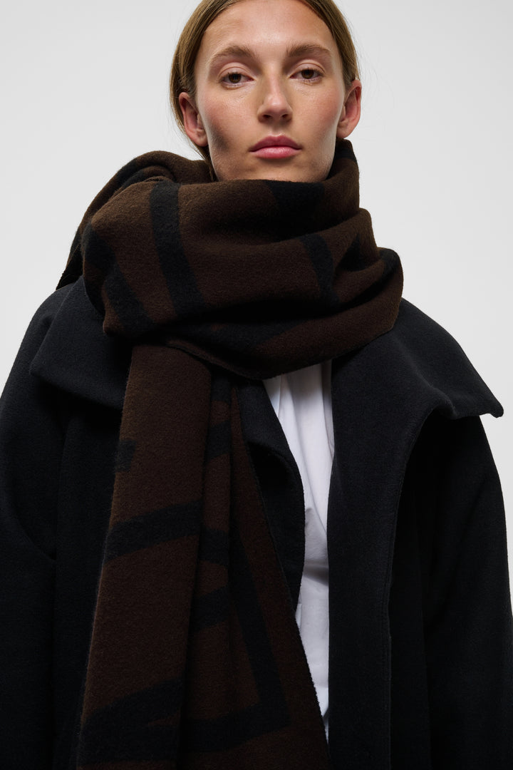 Woven wool scarf