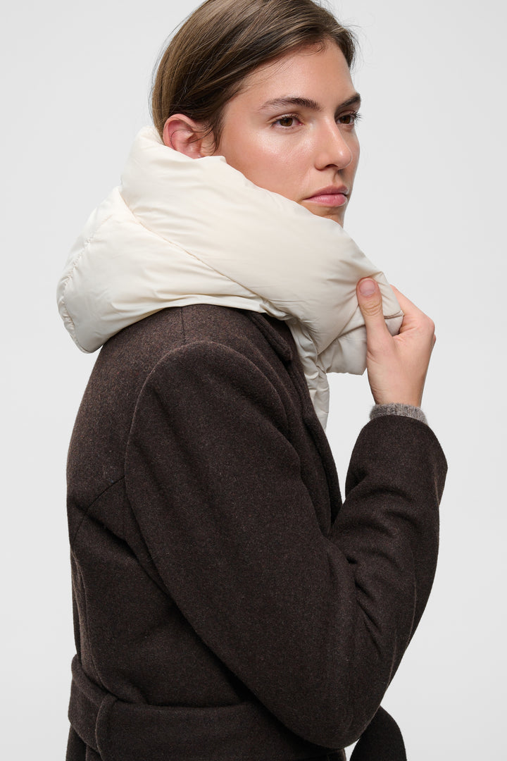 Capuchon Lila - Accessoire de tête matelassé avec col montant intégré