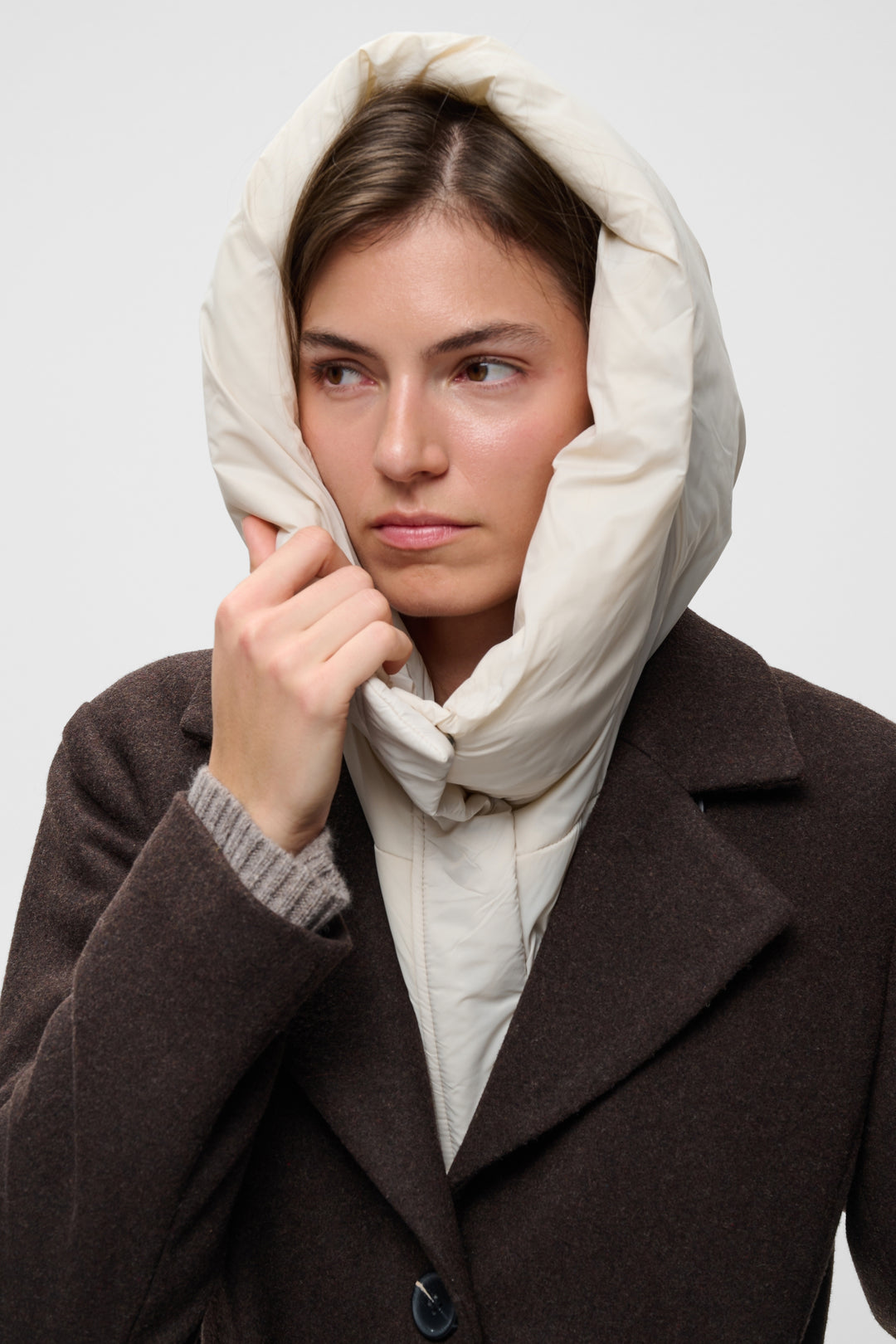 Capuchon Lila - Accessoire de tête matelassé avec col montant intégré