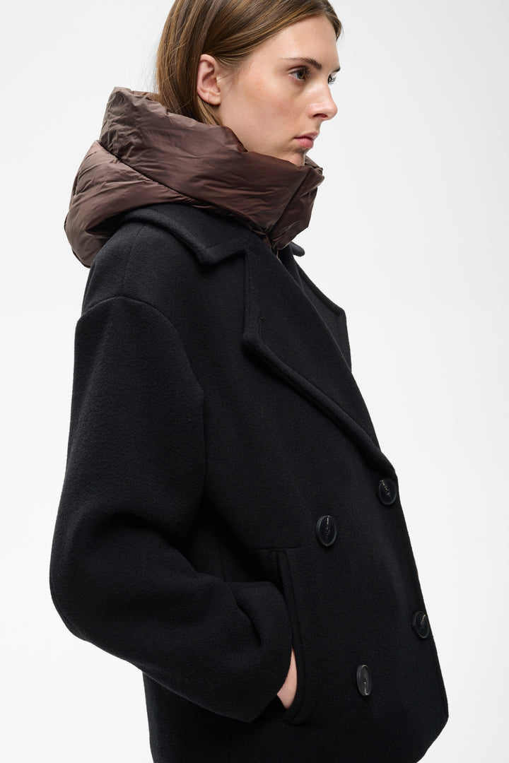 Capuchon Lila - Accessoire de tête matelassé avec col montant intégré