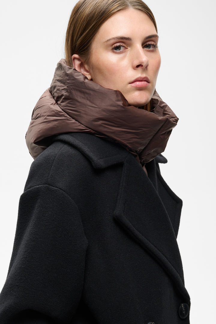 Capuchon Lila - Accessoire de tête matelassé avec col montant intégré