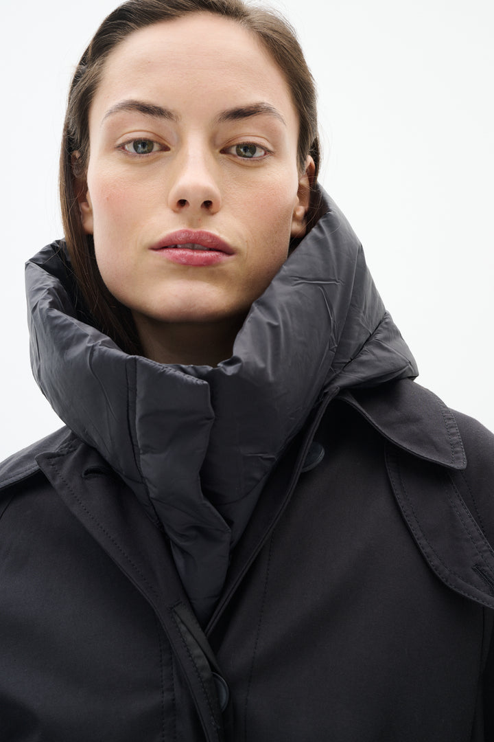 Capuchon Lila - Accessoire de tête matelassé avec col montant intégré