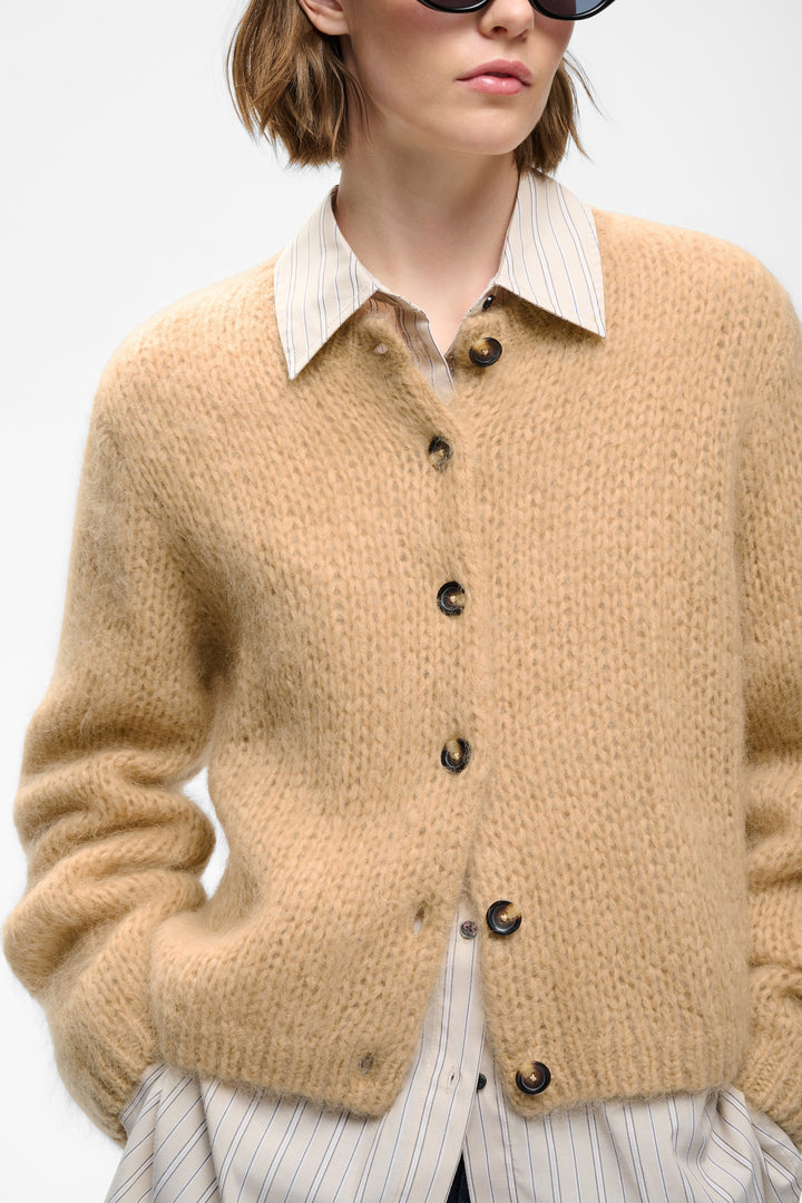 Jetra Cozy Cardigan