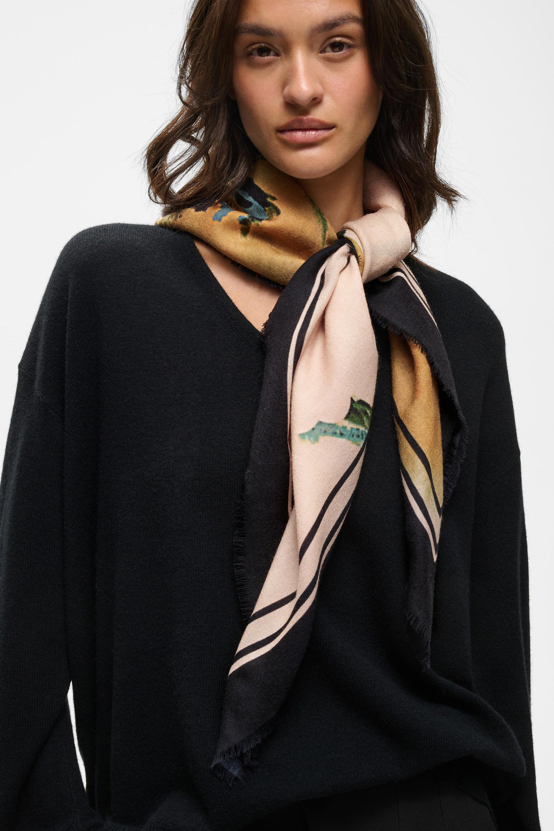 Foulard en pure laine à imprimé Ami - Bordures finement effilochées