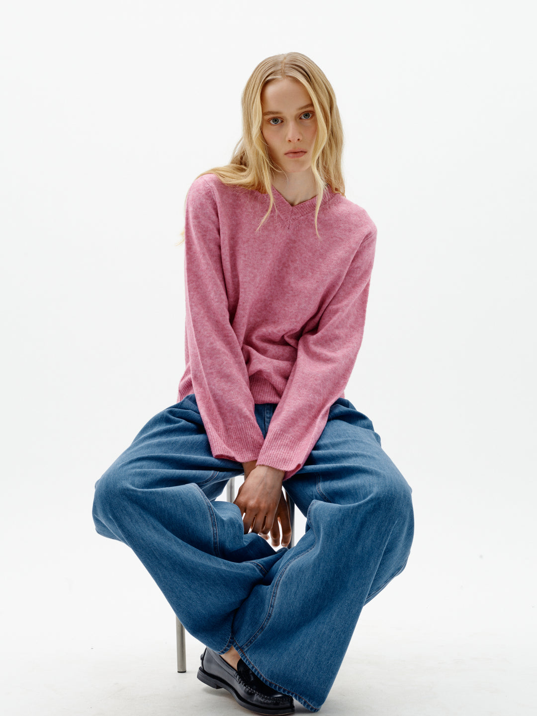 Chandail doux en tricot enrichi de laine et d'alpaga Guni - Avec col en V et coupe droite