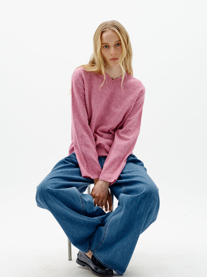 Chandail doux en tricot enrichi de laine et d'alpaga Guni - Avec col en V et coupe droite