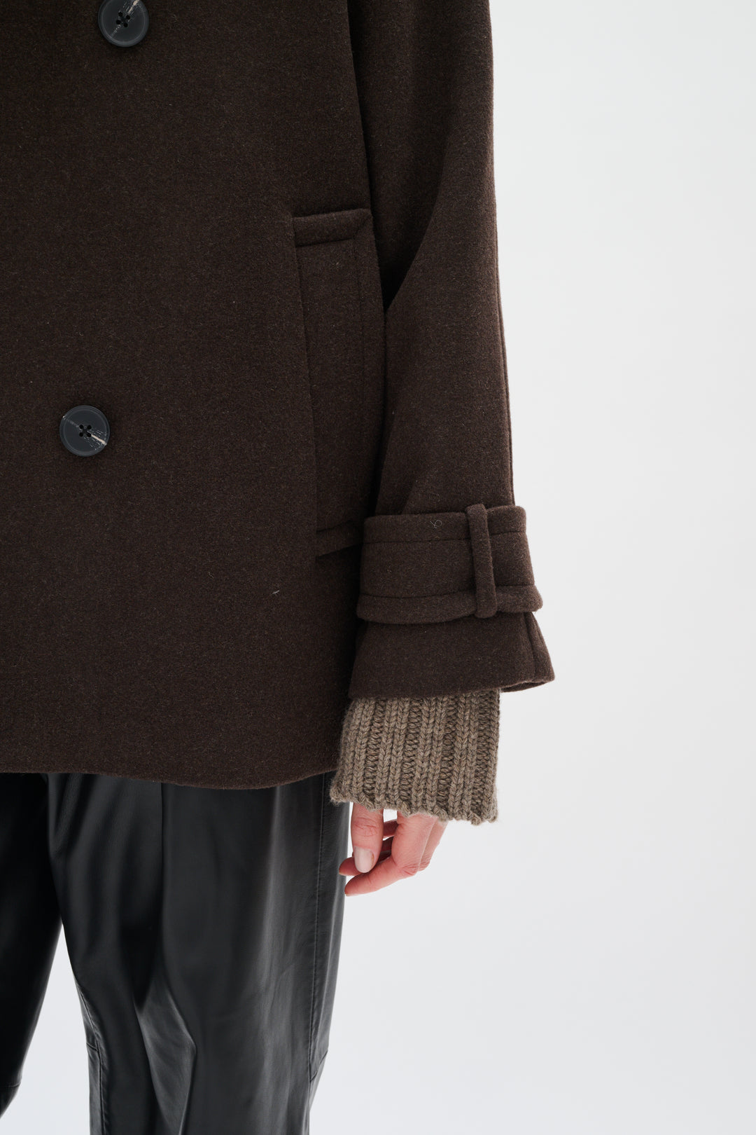 Manteau court Thora - En laine mélangée et à boutonnage croisé