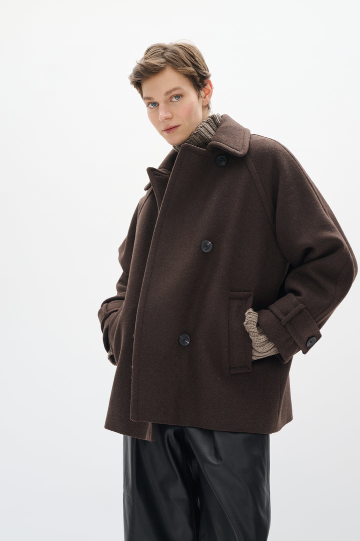 Manteau court Thora - En laine mélangée et à boutonnage croisé