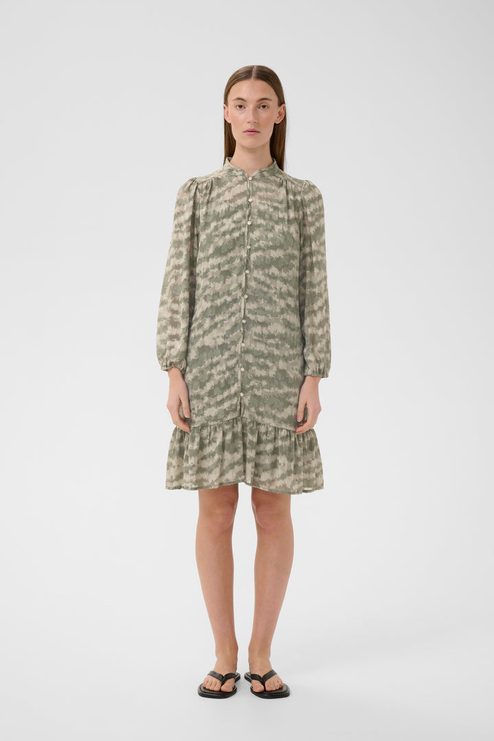 Robe imprimée Lena – Motif tigré et fluidité légère