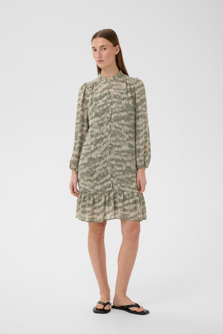 Robe imprimée Lena – Motif tigré et fluidité légère