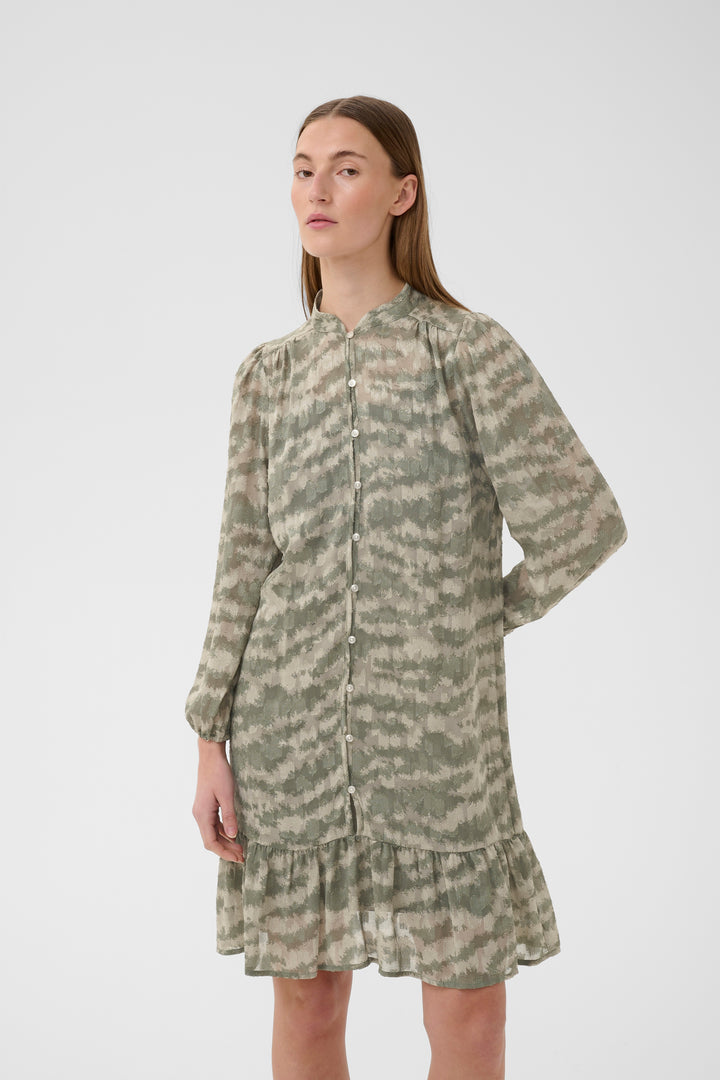 Robe imprimée Lena – Motif tigré et fluidité légère