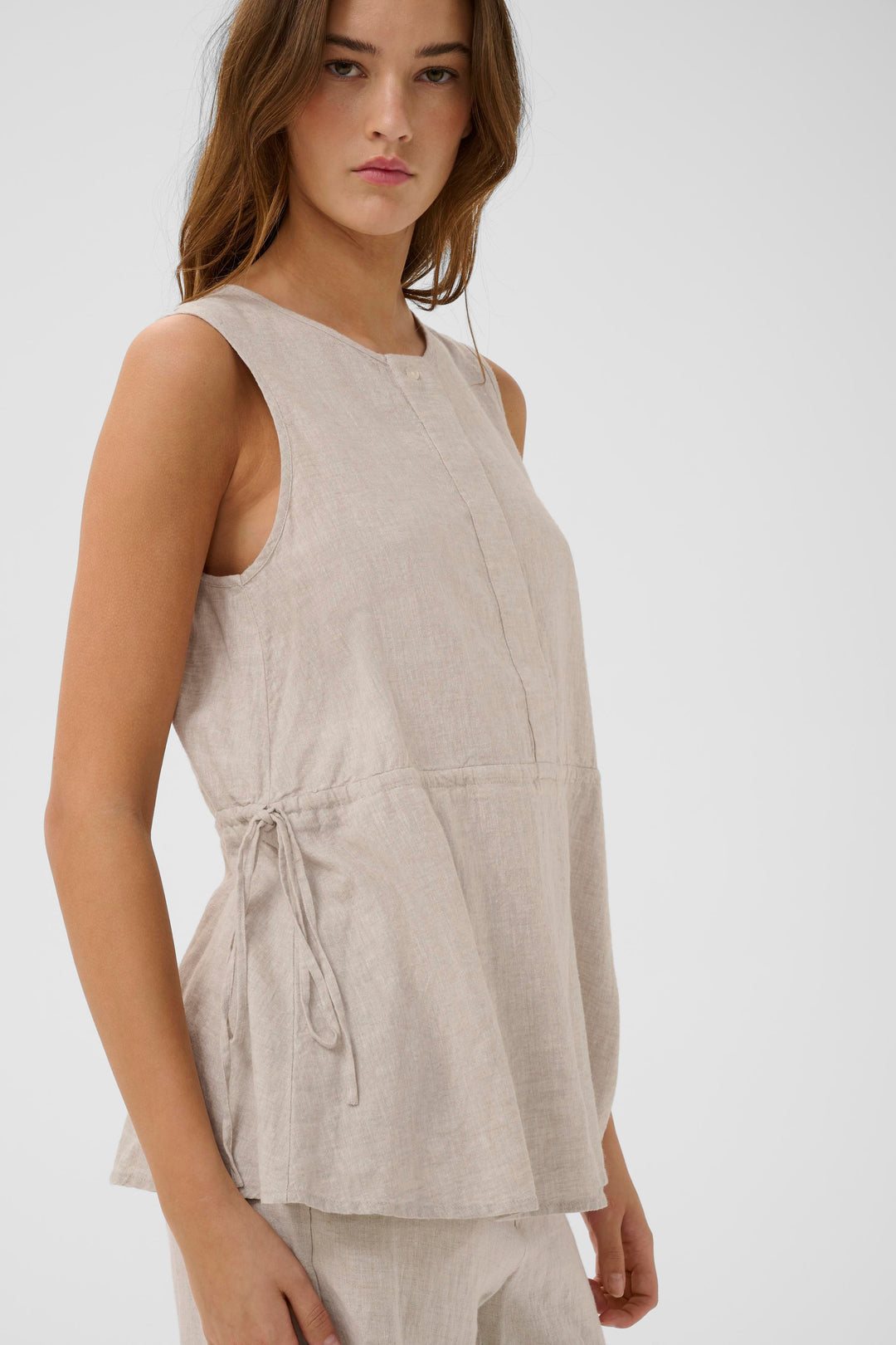 Rowan Sleeveless Blouse - Breathable Linen with Adjustable Fit