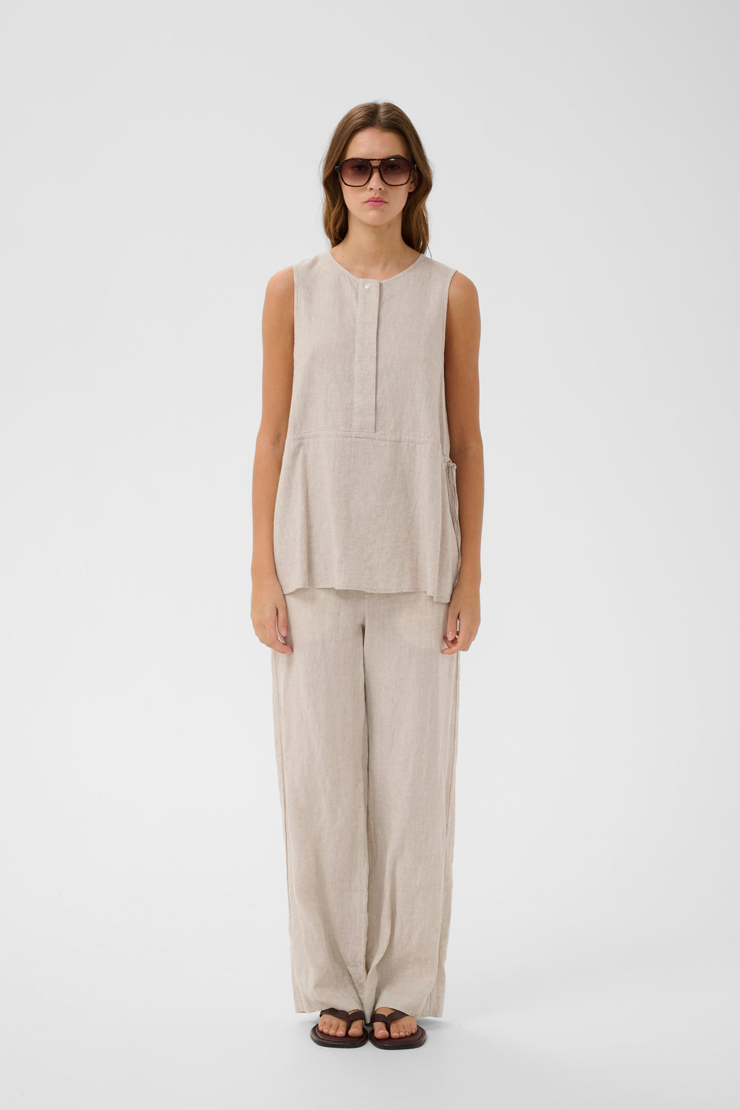 Rowan Sleeveless Blouse - Breathable Linen with Adjustable Fit