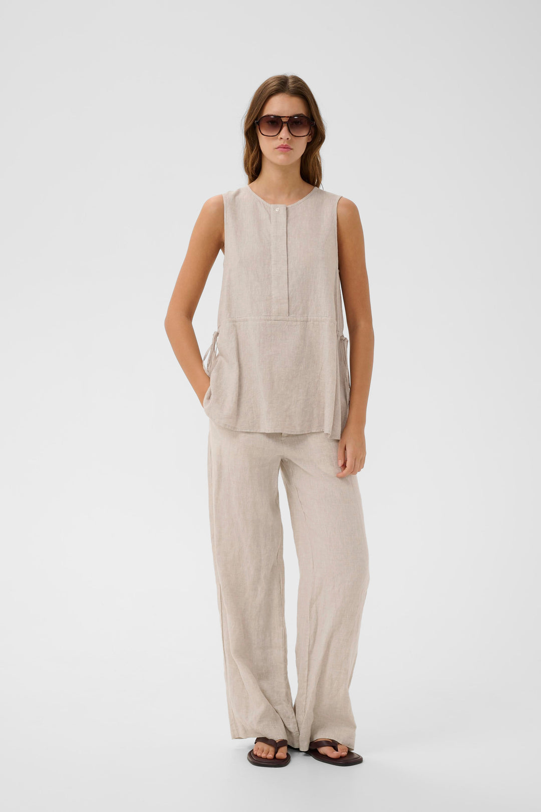 Rowan Sleeveless Blouse - Breathable Linen with Adjustable Fit