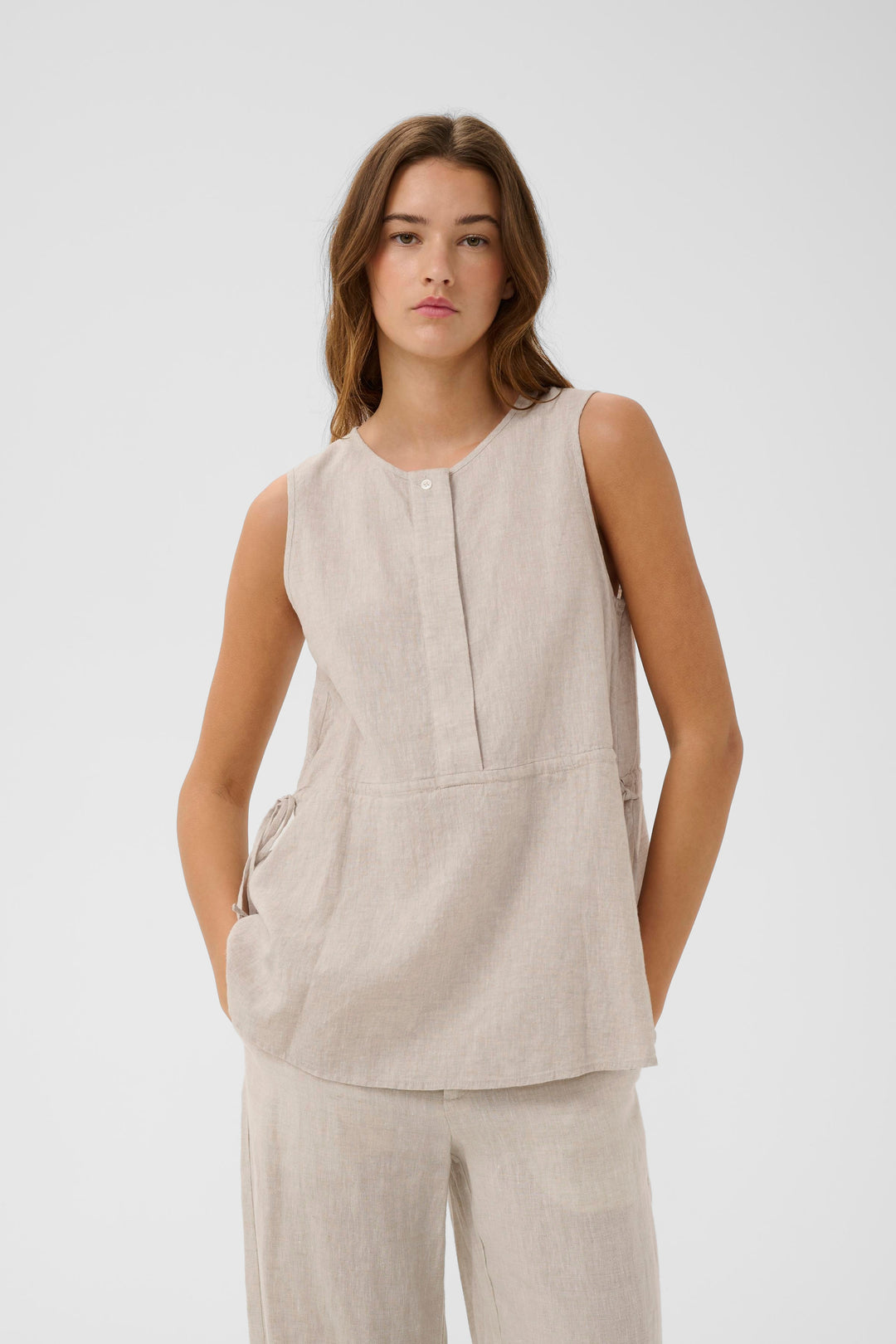 Rowan Sleeveless Blouse - Breathable Linen with Adjustable Fit