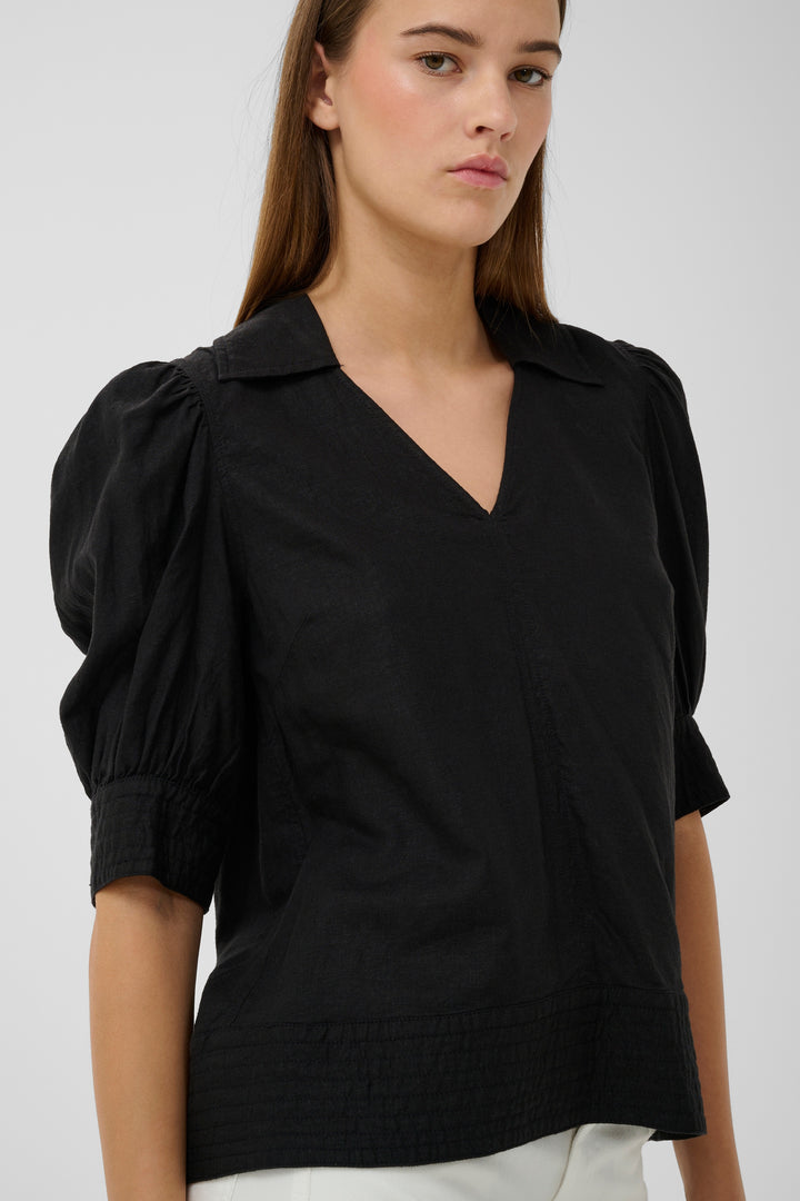 Edith Short-Sleeved Blouse - Lightweight linen and relaxed fit