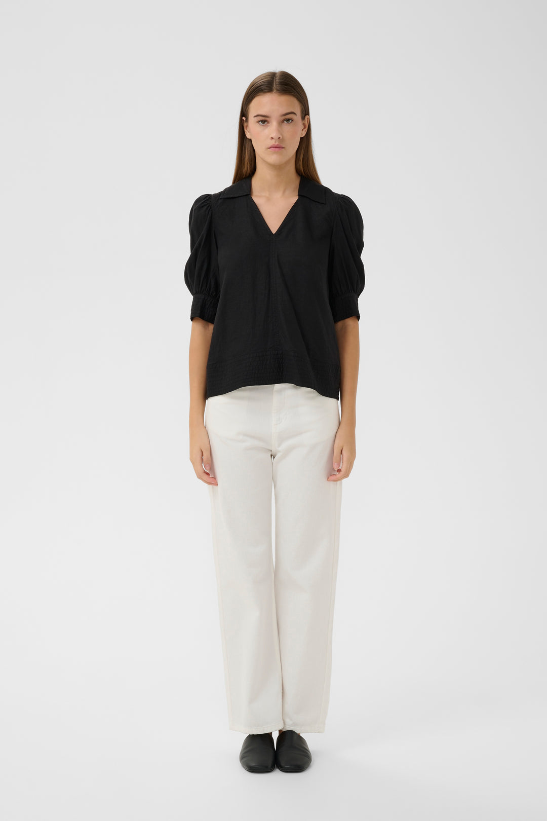 Edith Short-Sleeved Blouse - Lightweight linen and relaxed fit