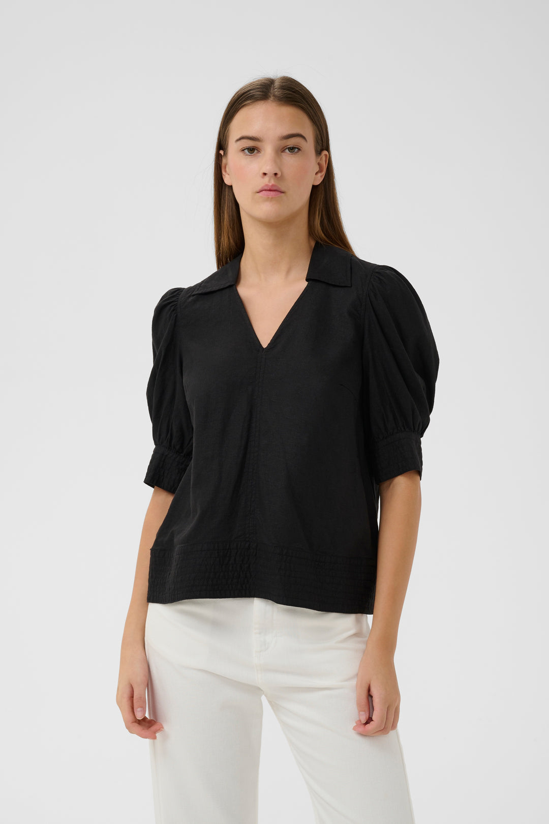 Edith Short-Sleeved Blouse - Lightweight linen and relaxed fit