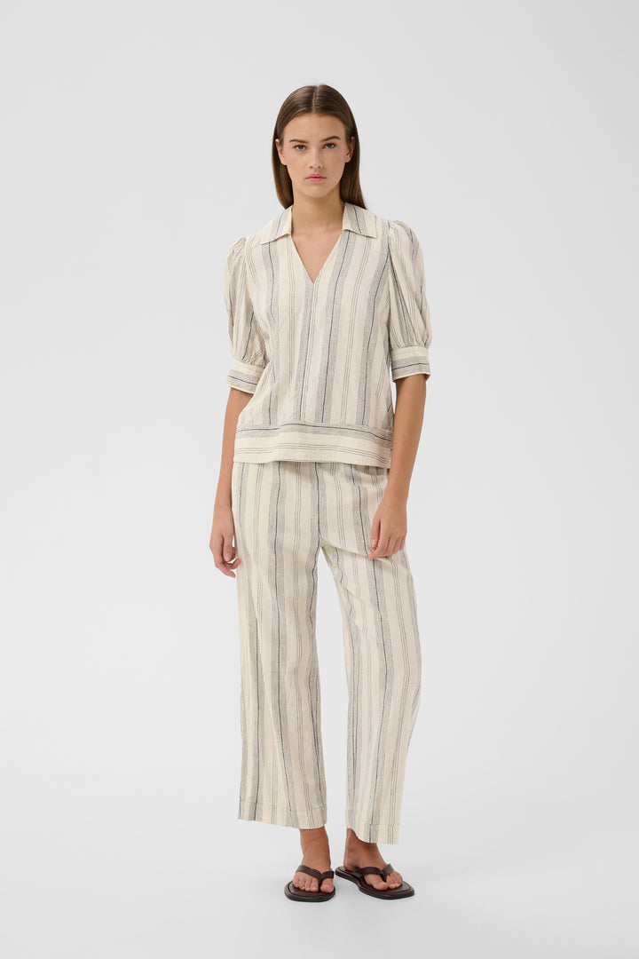 Edith Short-Sleeved Blouse - Lightweight linen and relaxed fit