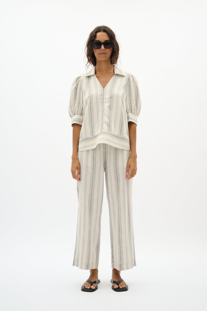 Edith Short-Sleeved Blouse - Lightweight linen and relaxed fit