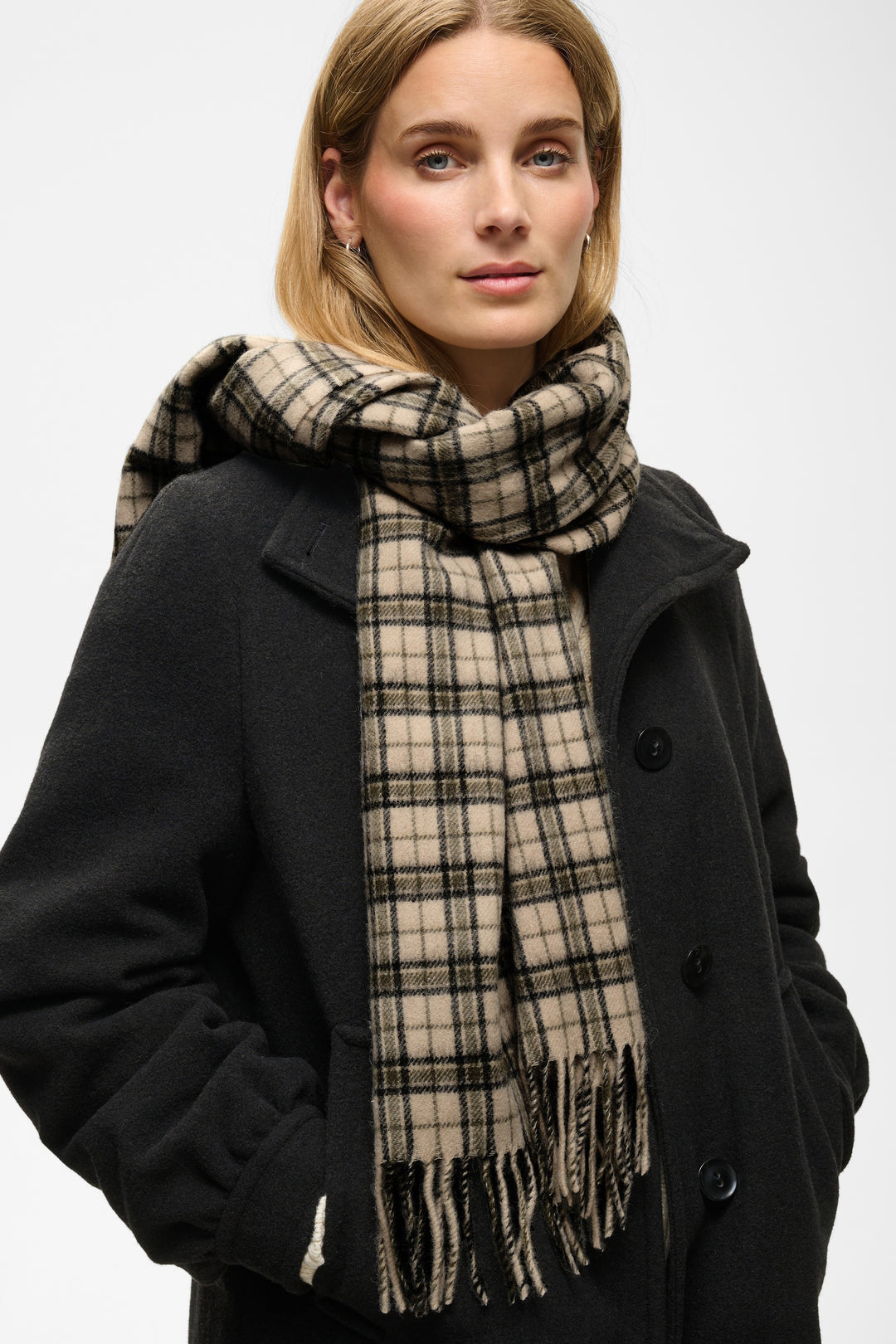 Foulard 100% laine Kitha - Un accessoire au motif à carreaux classique