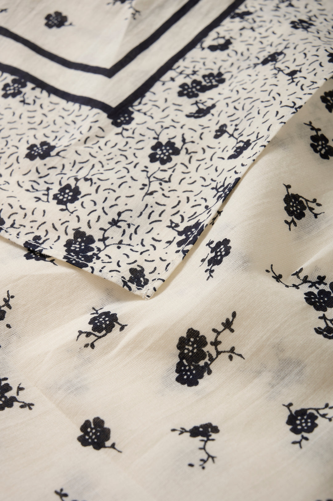 Foulard à motifs Phi