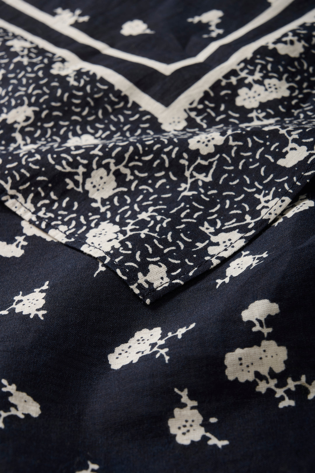 Foulard à motifs Phi