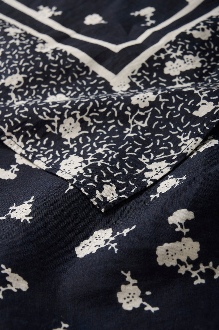 Foulard à motifs Phi