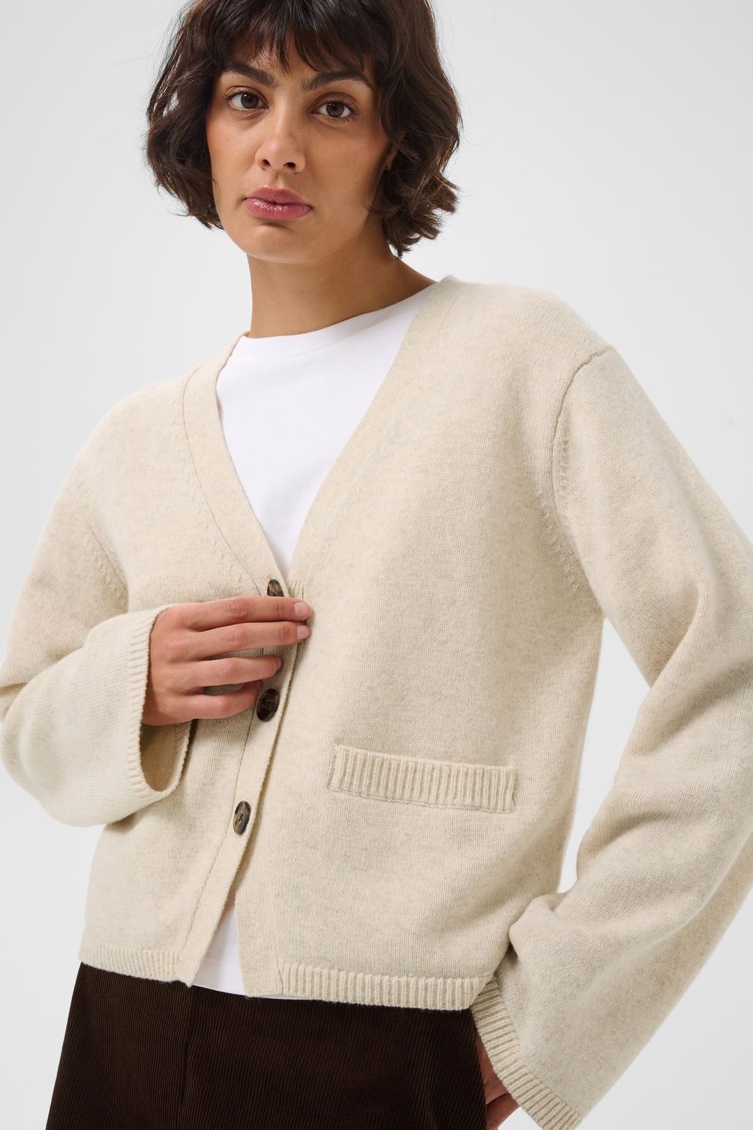 Cardigan court en pure laine certifiée Sveva - Boutonnée classique à col en V