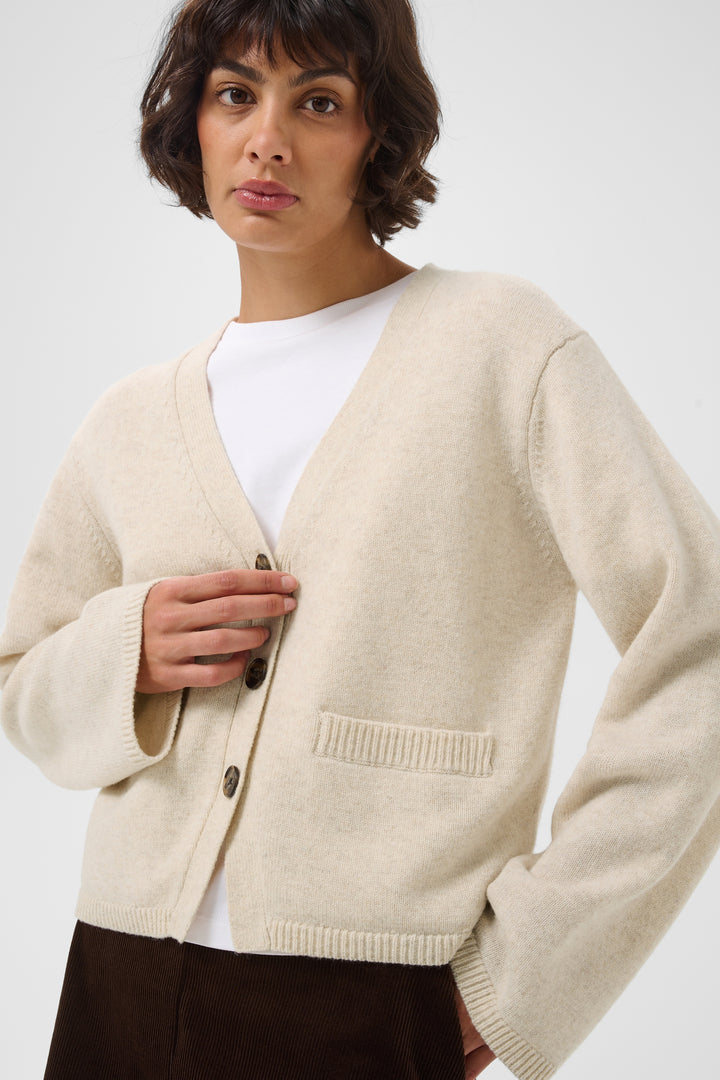 Cardigan court en pure laine certifiée Sveva - Boutonnée classique à col en V