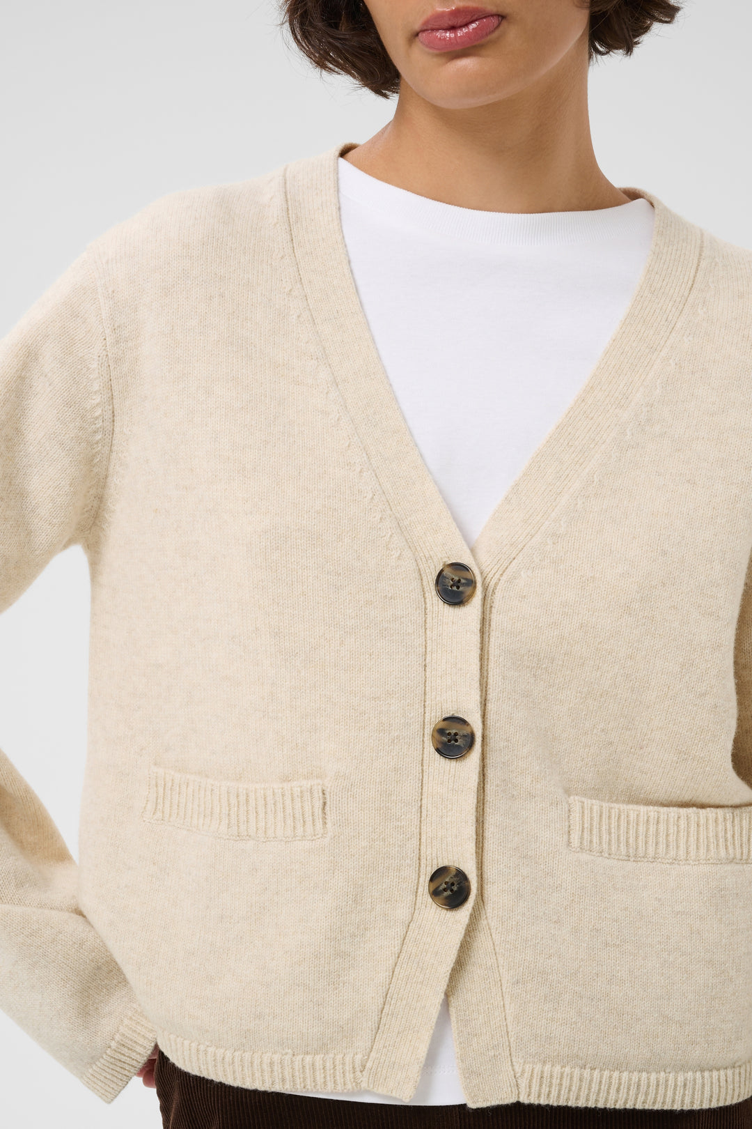 Cardigan court en pure laine certifiée Sveva - Boutonnée classique à col en V