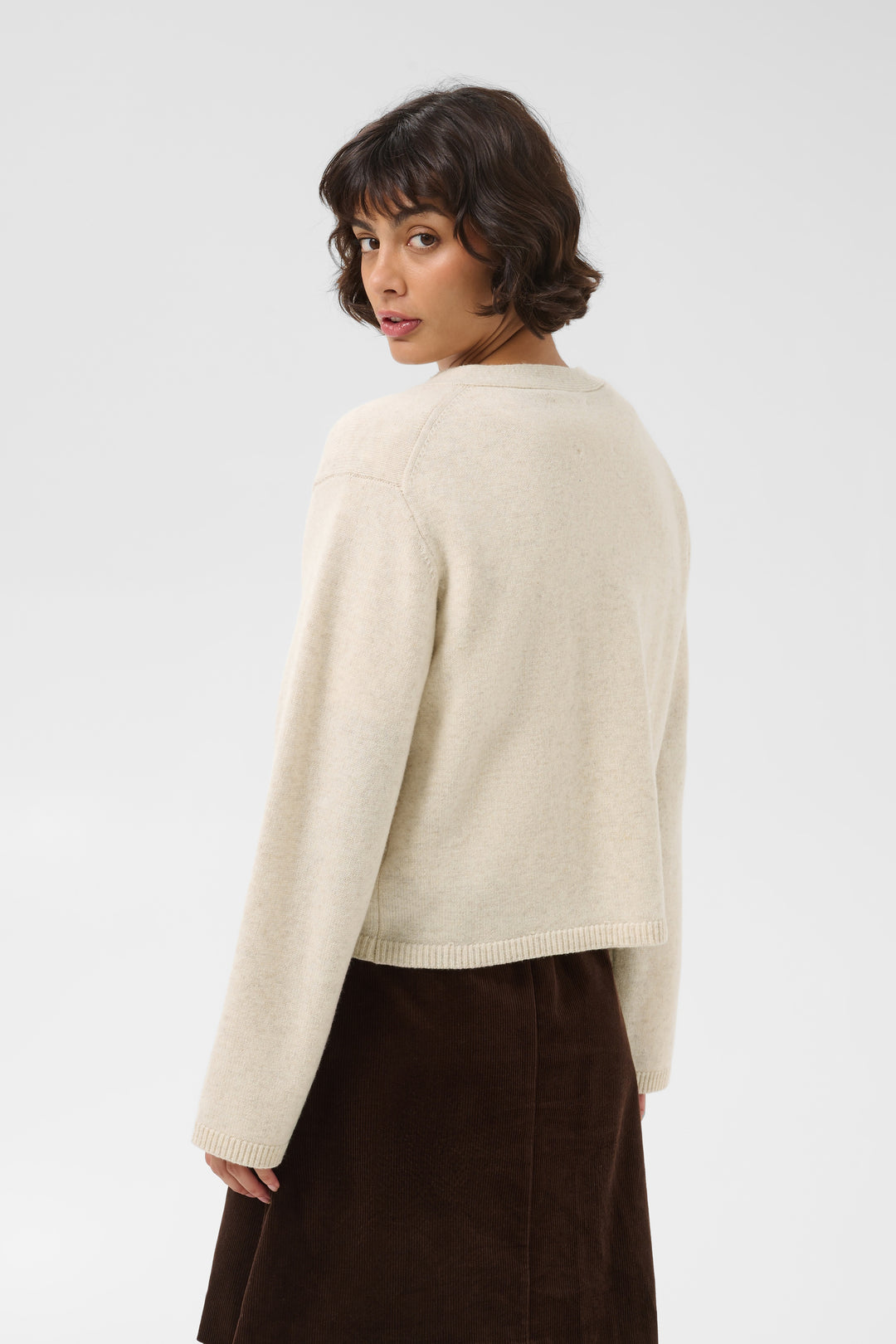 Cardigan court en pure laine certifiée Sveva - Boutonnée classique à col en V