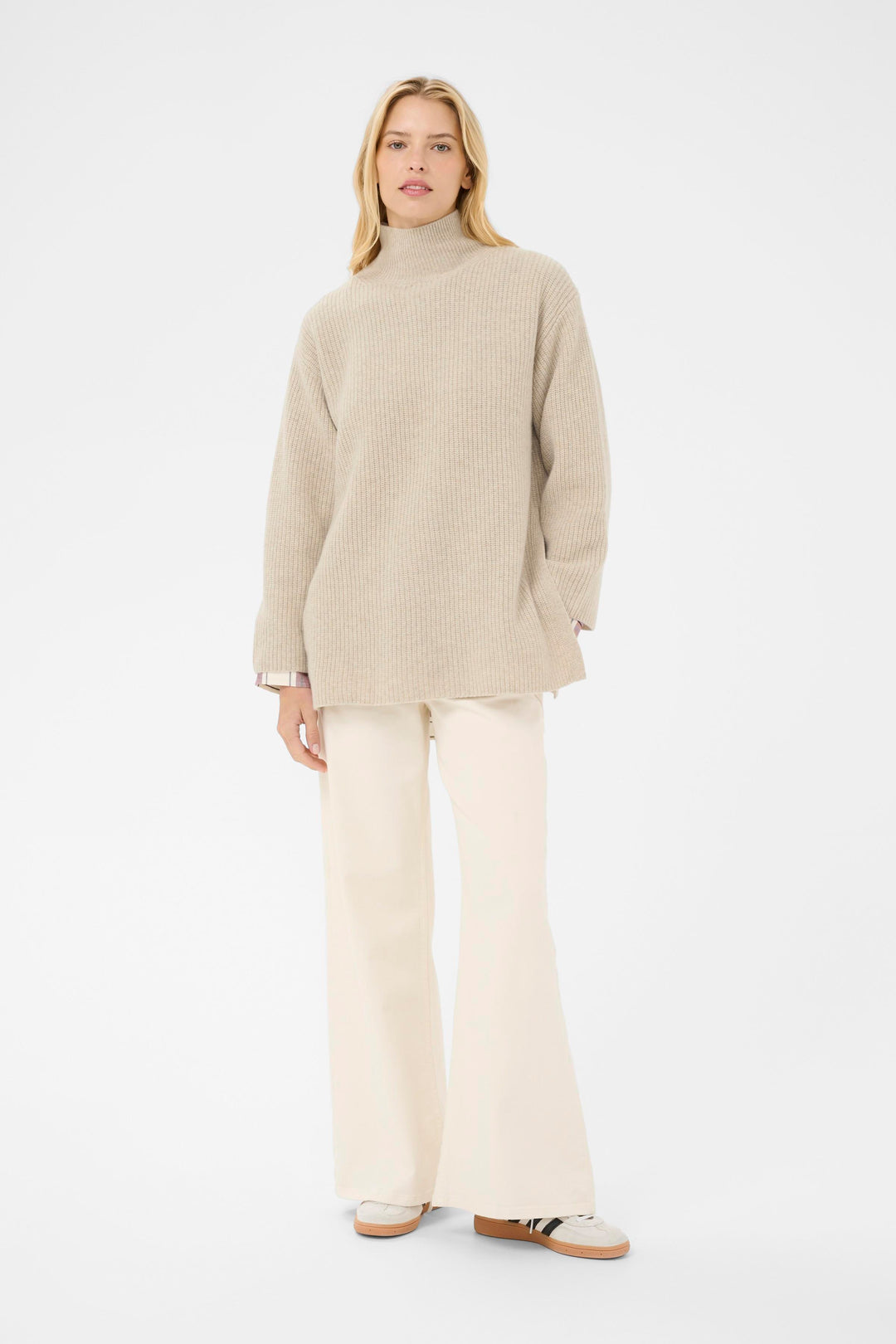 Pull à col montant avec ouverture dans la nuque Sofiya