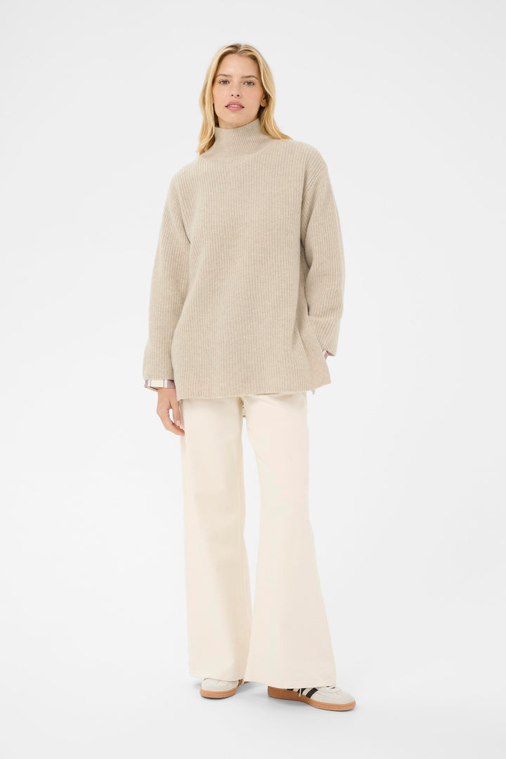 Pull à col montant avec ouverture dans la nuque Sofiya