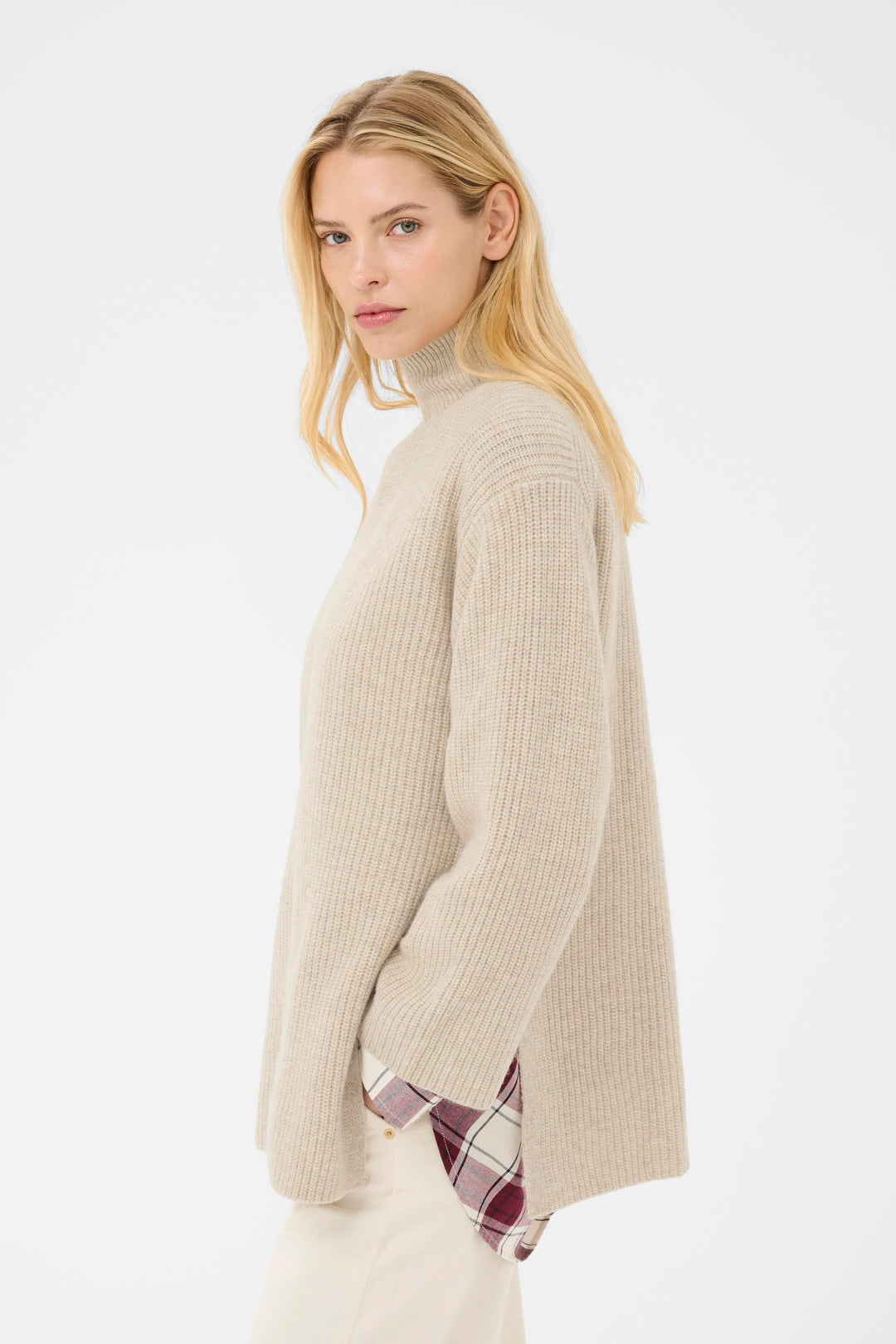 Pull à col montant avec ouverture dans la nuque Sofiya