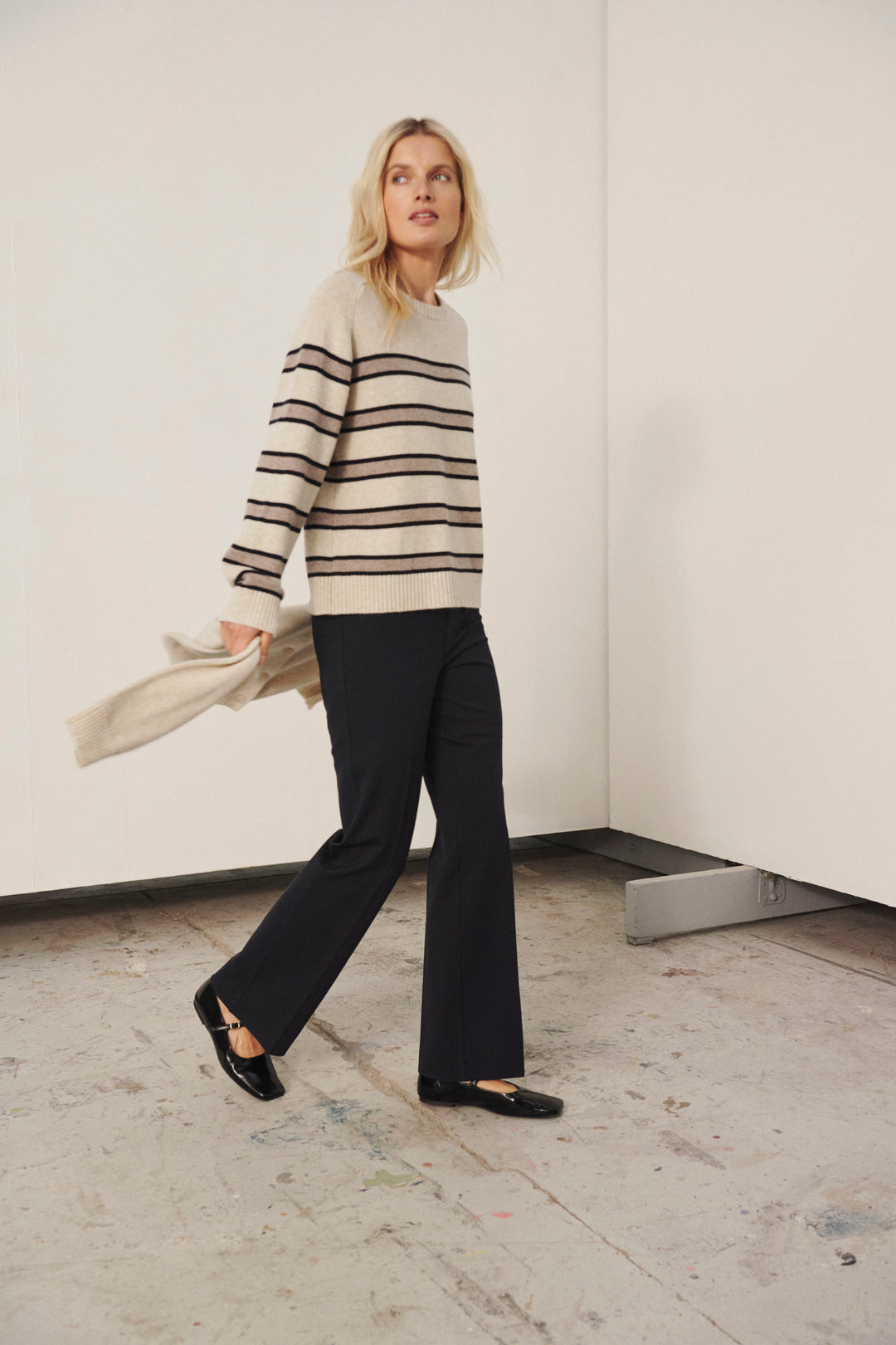 Pantalon à coupe droite en tricot extensible Ponta - Avec plis structurants et taille haute