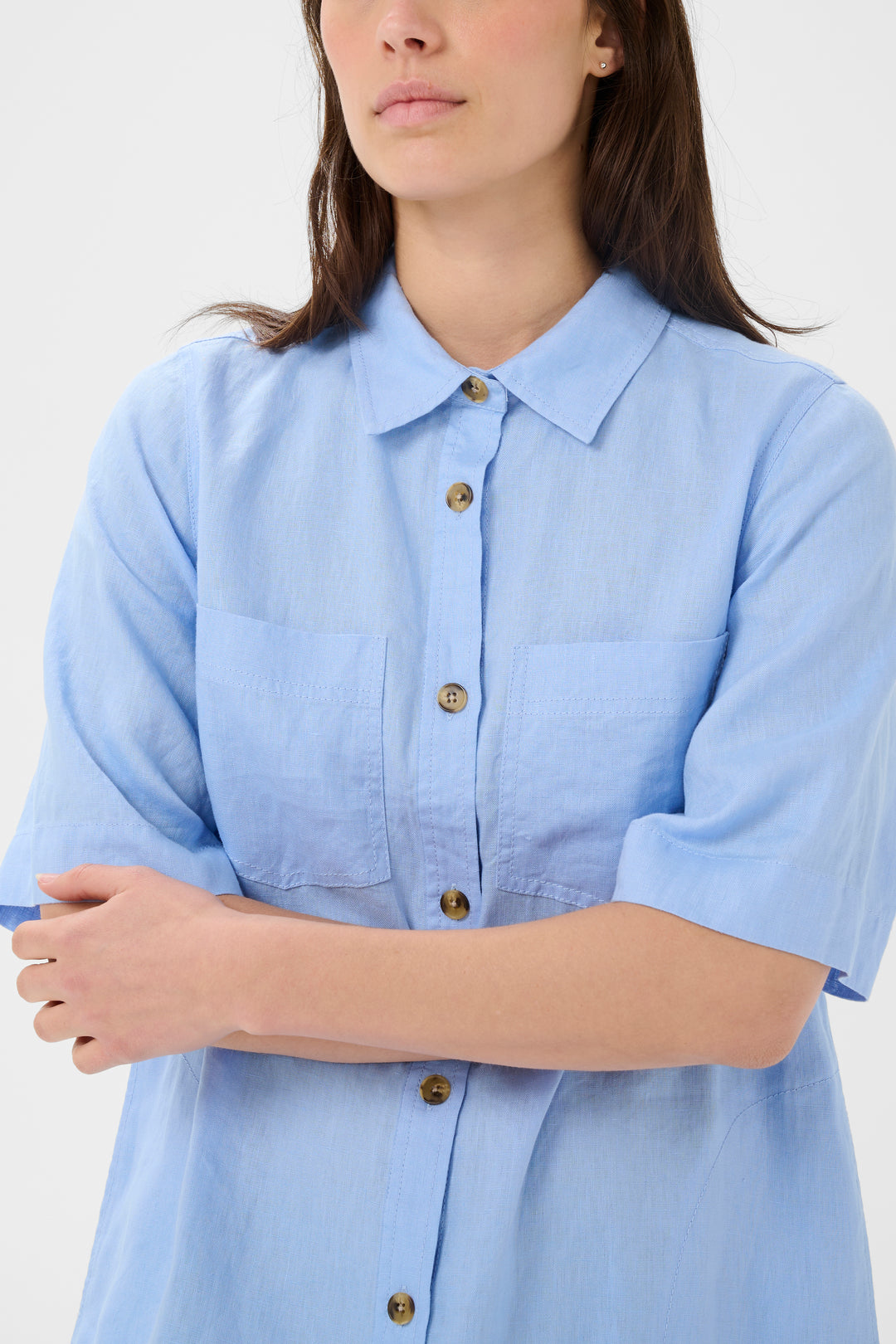 Robe en lin Sardiae – Boutonnée et coupe A