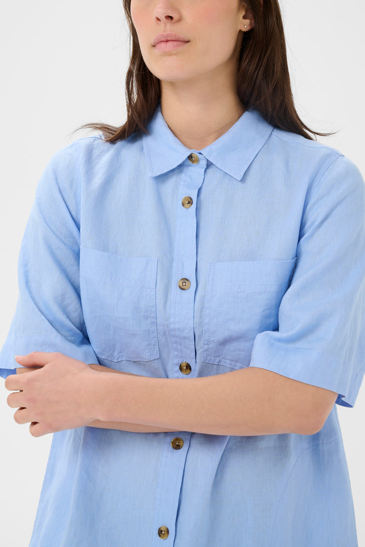 Robe en lin Sardiae – Boutonnée et coupe A