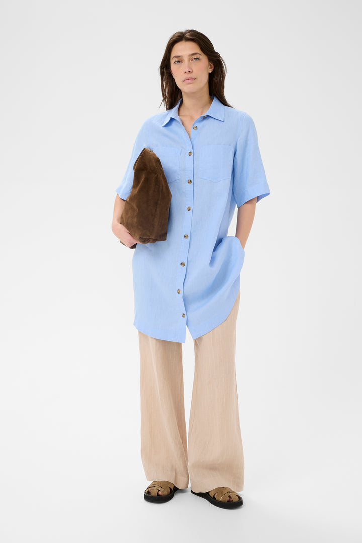 Robe en lin Sardiae – Boutonnée et coupe A