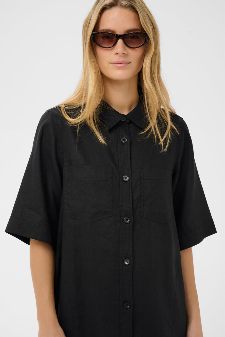 Robe en lin Sardiae – Boutonnée et coupe A