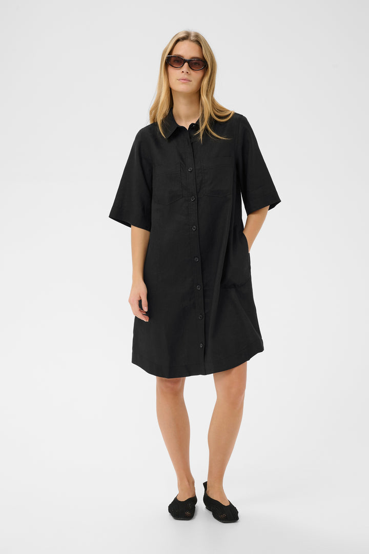 Robe en lin Sardiae – Boutonnée et coupe A