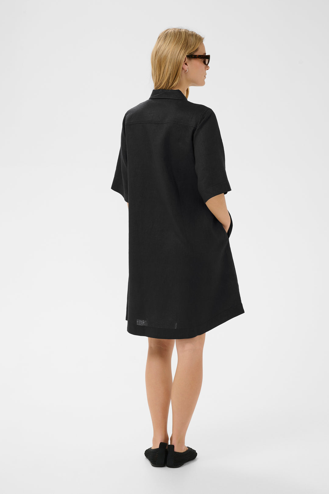 Robe en lin Sardiae – Boutonnée et coupe A